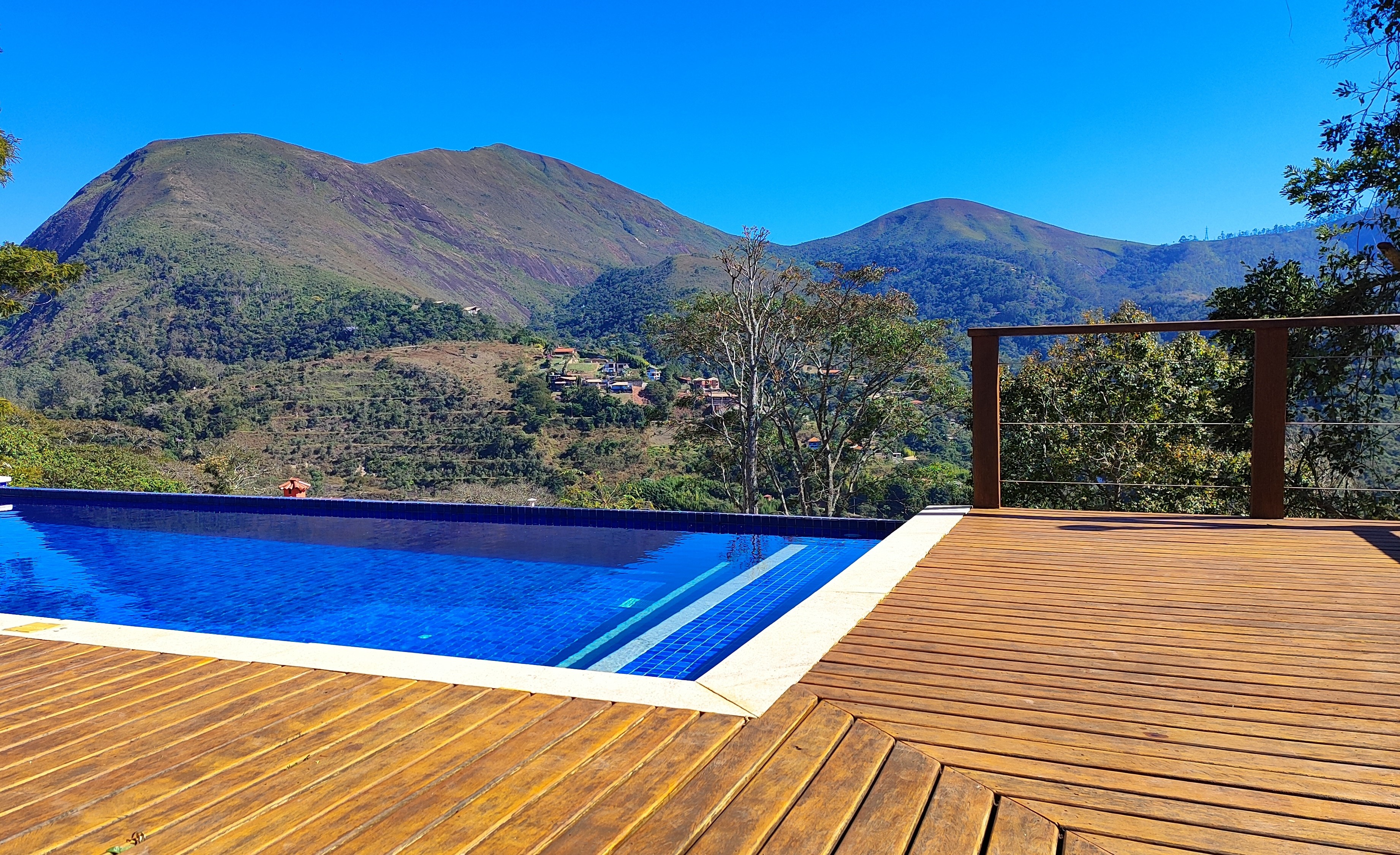 Vista da piscina da Casa Aurora